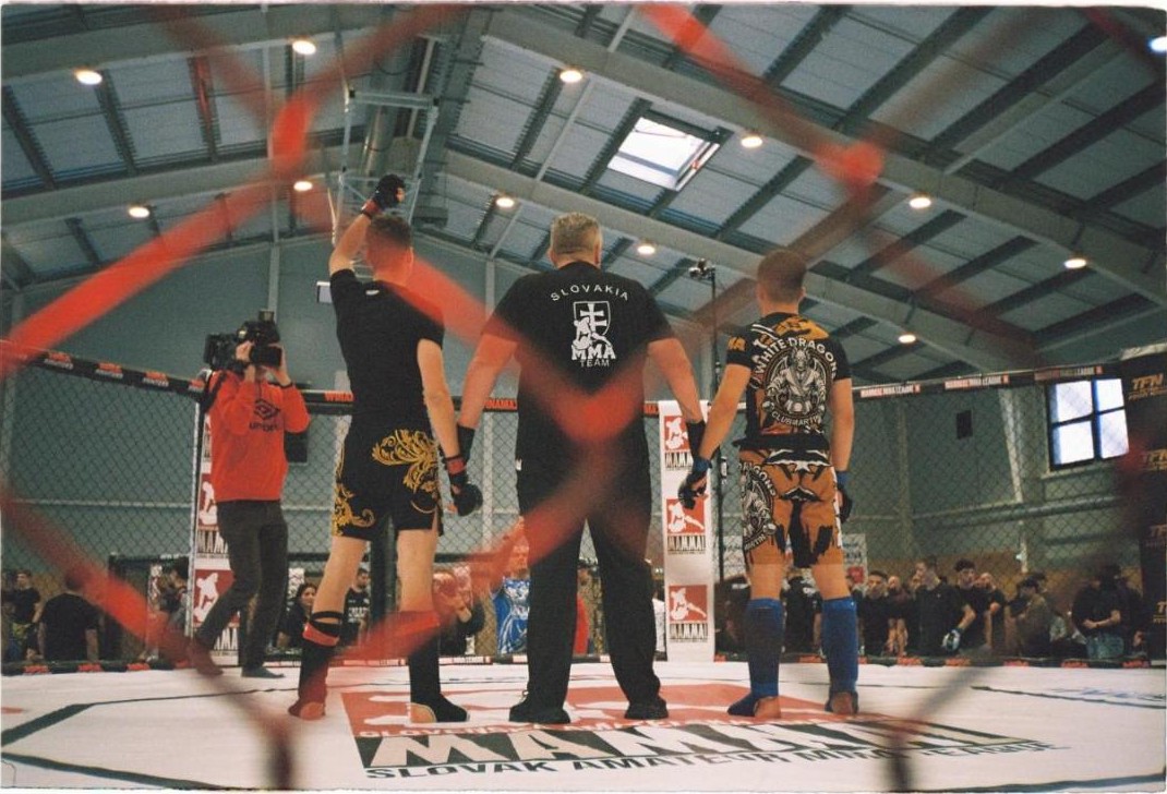 MAMMAL cage – Slovakia MMA team referee raises the winner's hand